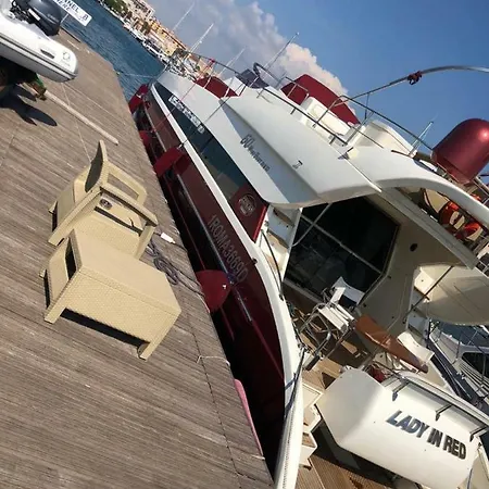 Yacht “lady In Red” *