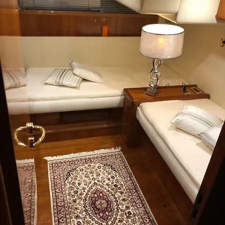 Yacht “lady In Red” Botel Taranto