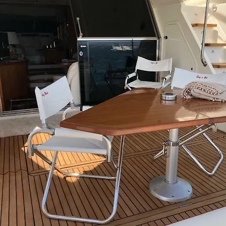 Yacht “lady In Red” Botel