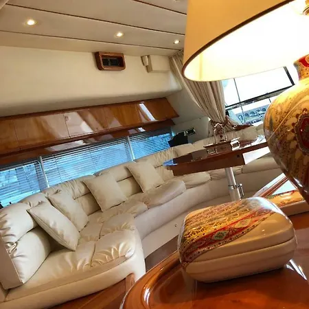 Botel Yacht “lady In Red” Taranto